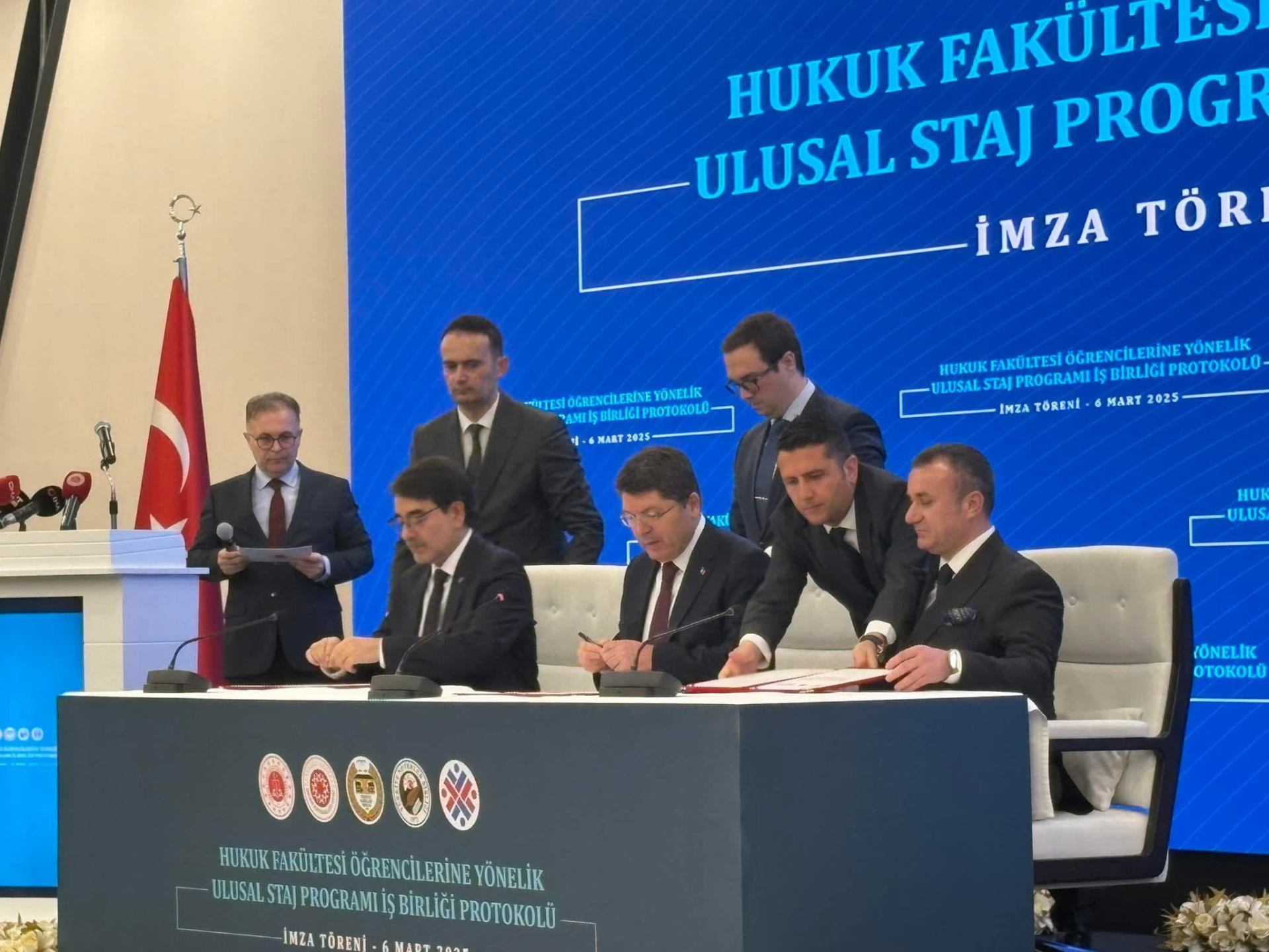 Hukuk Fakültesi Öğrencileri Ulusal Staj Programı İmza Töreni